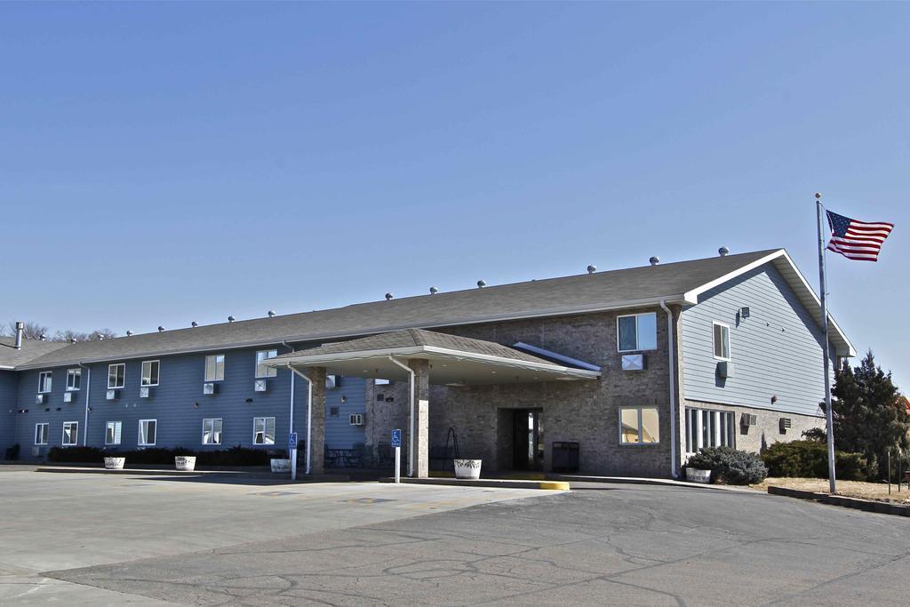 Governors Inn A Travelodge By Wyndham Pierre Exterior foto