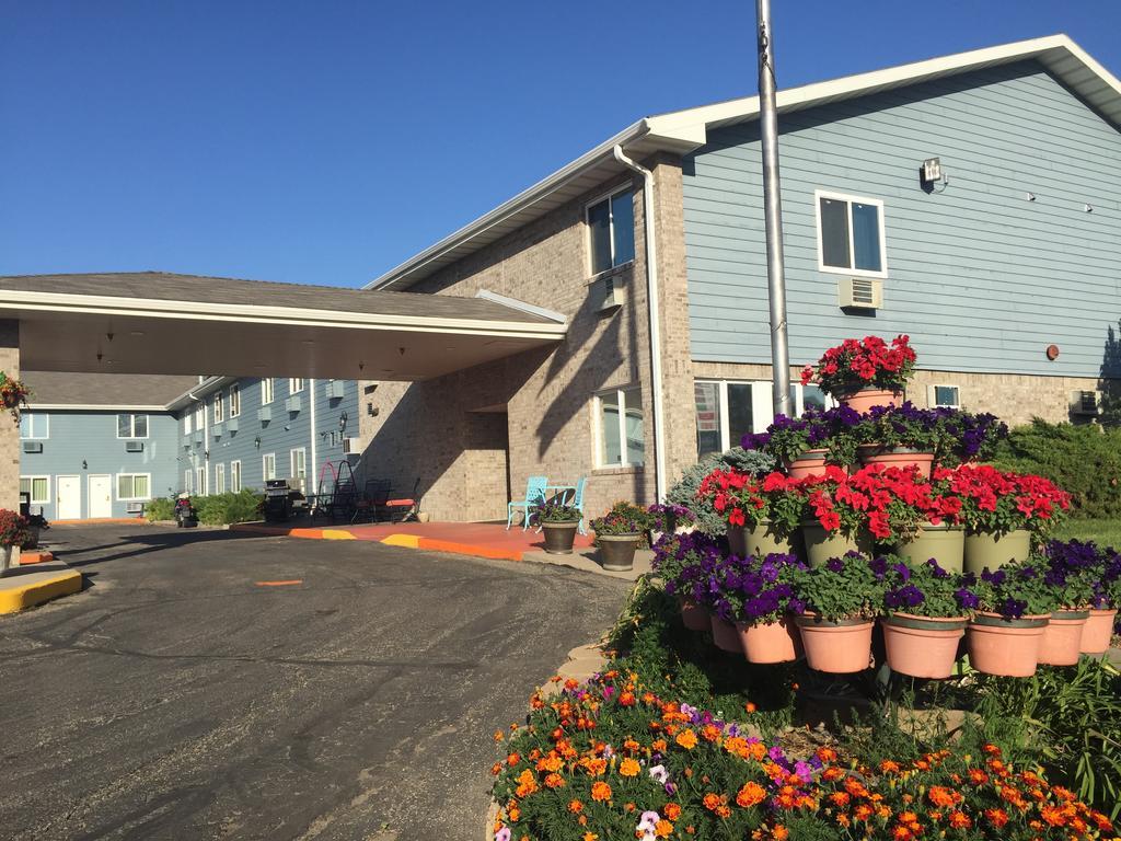Governors Inn A Travelodge By Wyndham Pierre Exterior foto