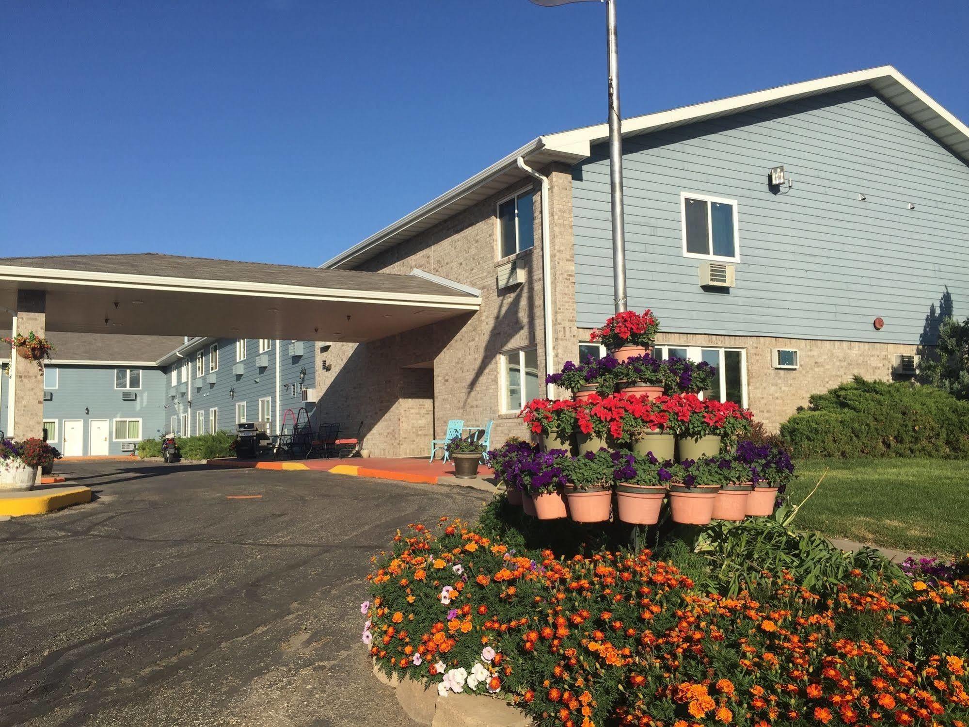Governors Inn A Travelodge By Wyndham Pierre Exterior foto