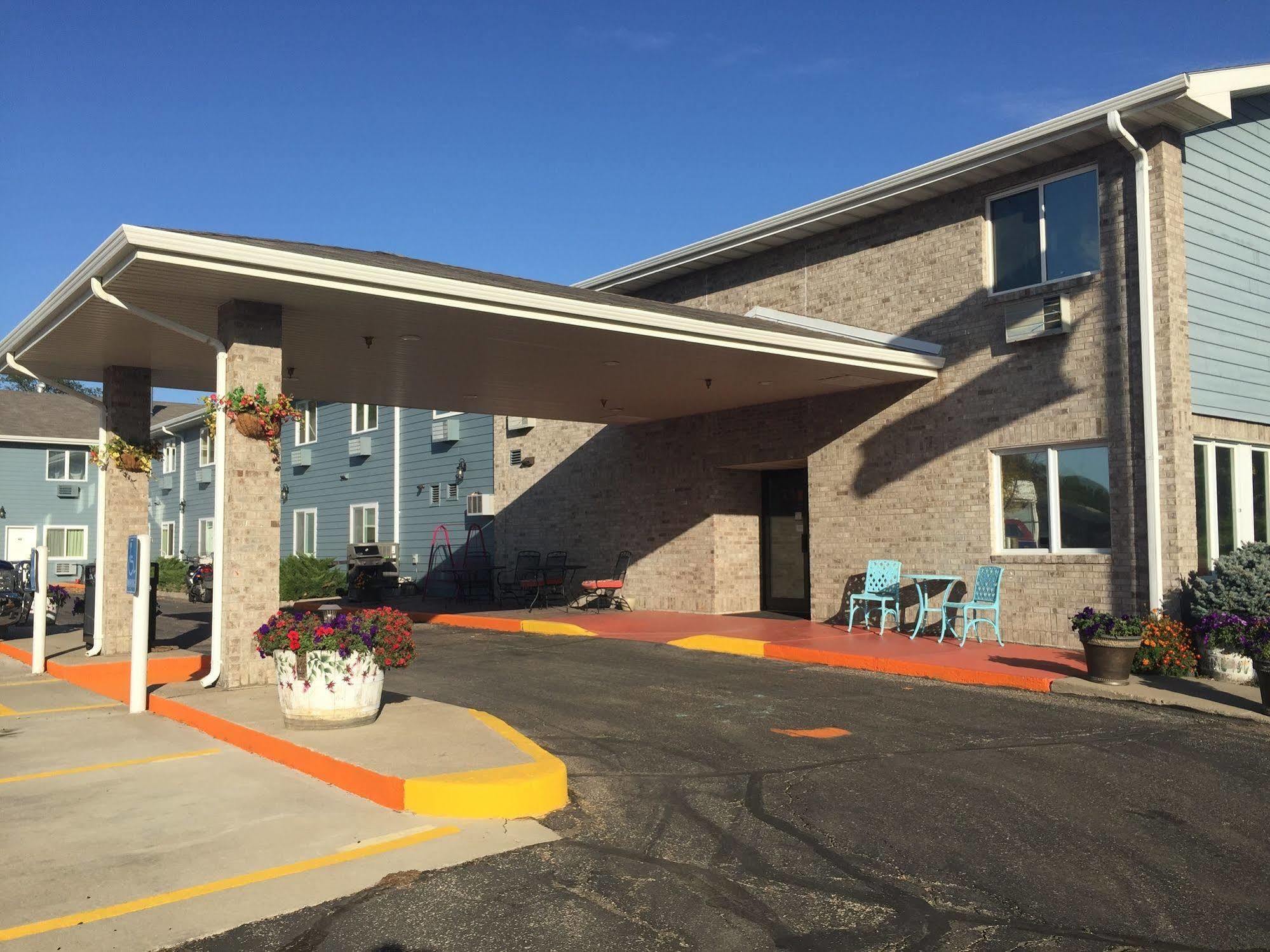Governors Inn A Travelodge By Wyndham Pierre Exterior foto