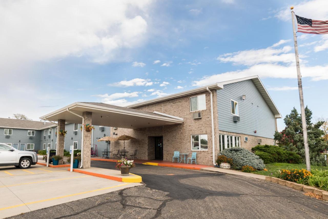 Governors Inn A Travelodge By Wyndham Pierre Exterior foto